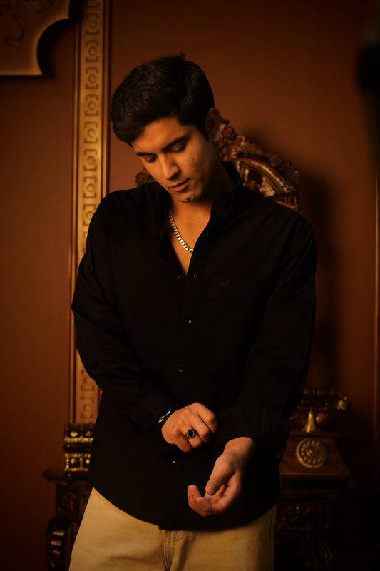 The Essential Oxford - Black Shirt